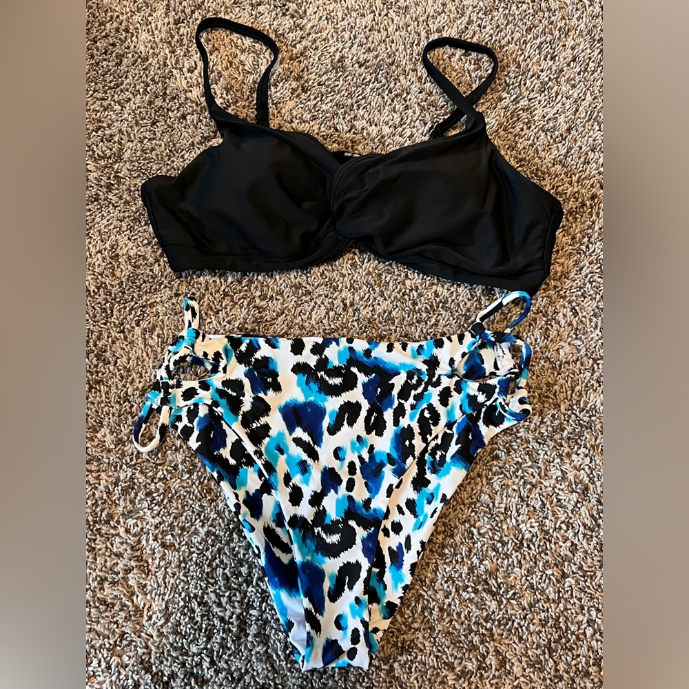 Cupshe - Black twist front & leopard print bikini set; MIXED SIZING (M/L) NWT